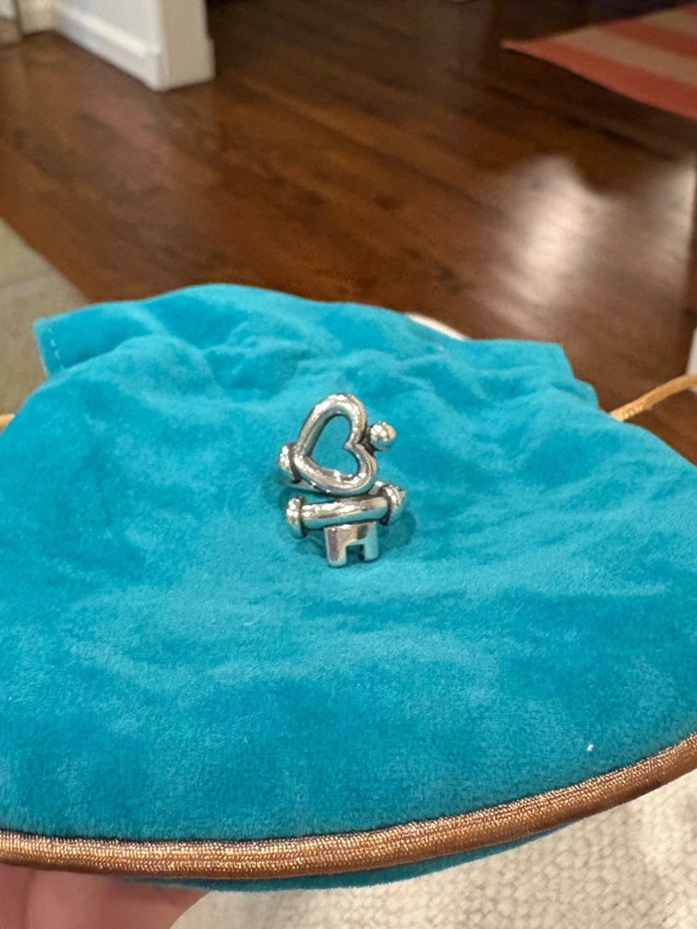 Size 6 James Avery “Key to My Heart Ring” - Picture 3 of 3